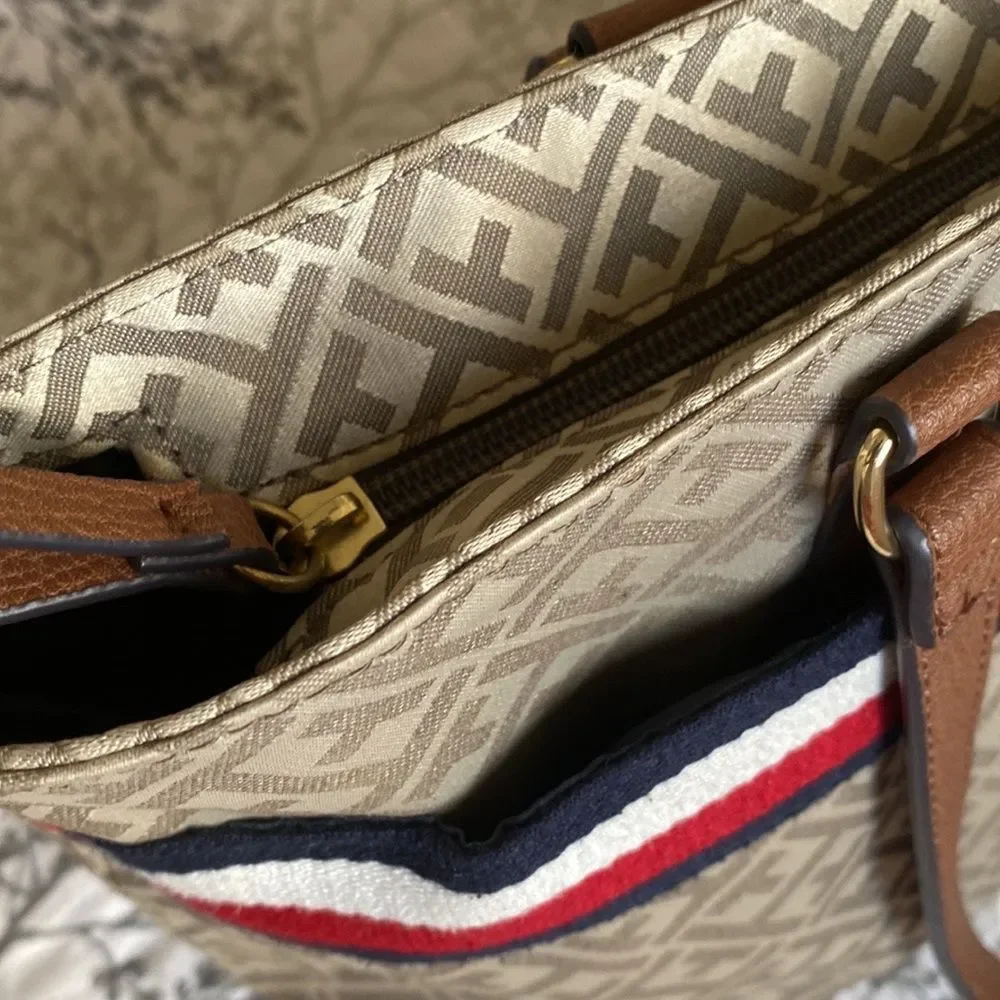 TOMMY HILFIGER brown logo monogram tote. - Picture 6 of 12